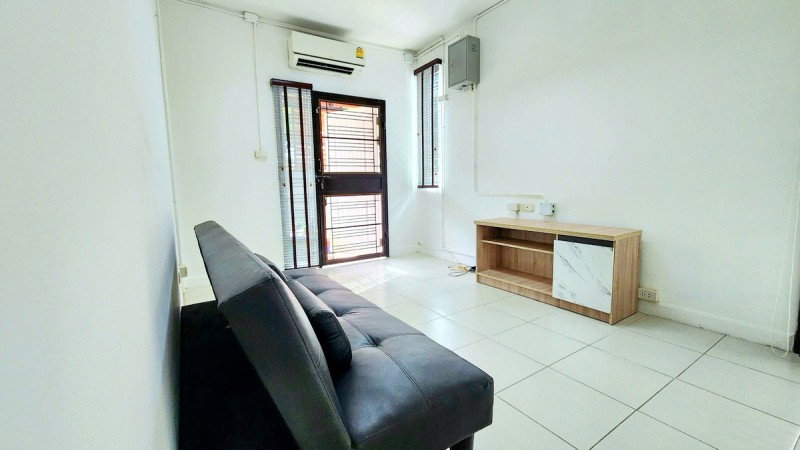 รูป รีโนเวทใหม่ พร้อมเฟอร์ฯ หลังมุม 3 นอน เดอะคริสตัล เอกมัย-รามอินทรา 900 ม. 28 ตร.ว.224 ตร.ม.ใกล้วัดลาดปลาเค้า 700 ม. ทาวน์โฮม 2 ชั้น 2 น้ำ - รูปที่ 5/8