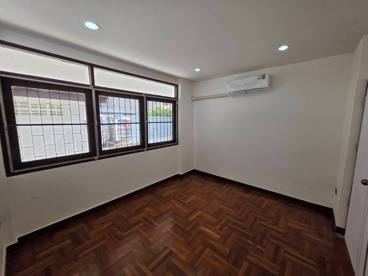 picture For Rent Home Office 3separate buildings Near BTS Bearing Only800m. - 33/36
