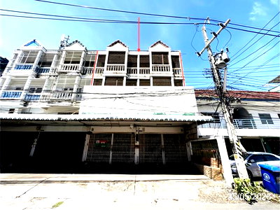 อาคารพาณิชย์ 82.9 ตร.วา เมืองนครสวรรค์ นครสวรรค์ 15.4M