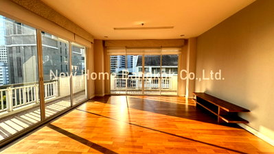 คอนโดให้เช่า : Narathorn Place Condo for Rent 3 bedrooms Sathorn