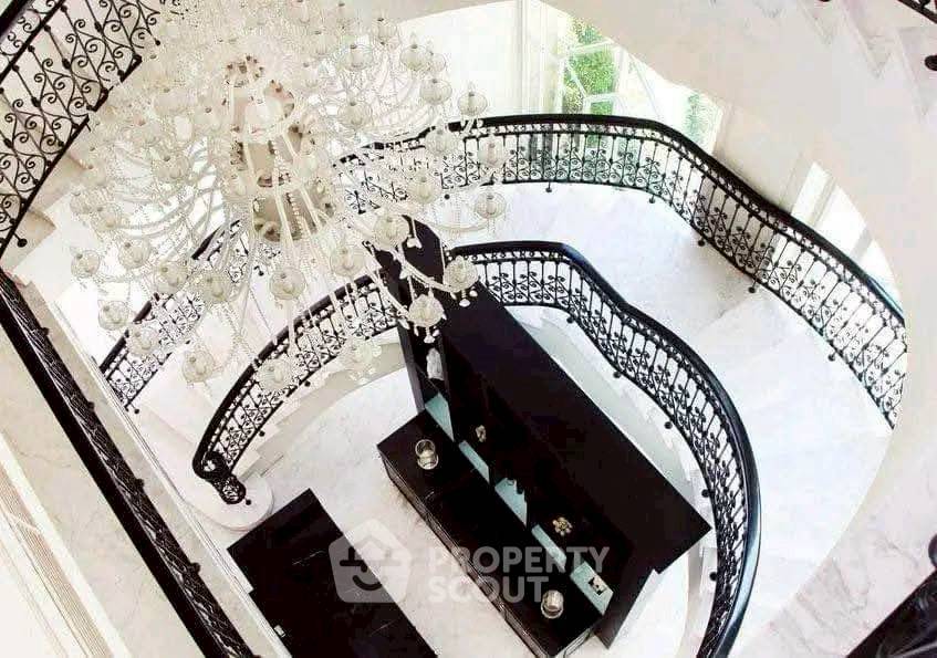 picture High-Floor 2-BR 112 Sqm Royce Private Residences Near MRT Sukhumvit (ID 3090925) - 7/9