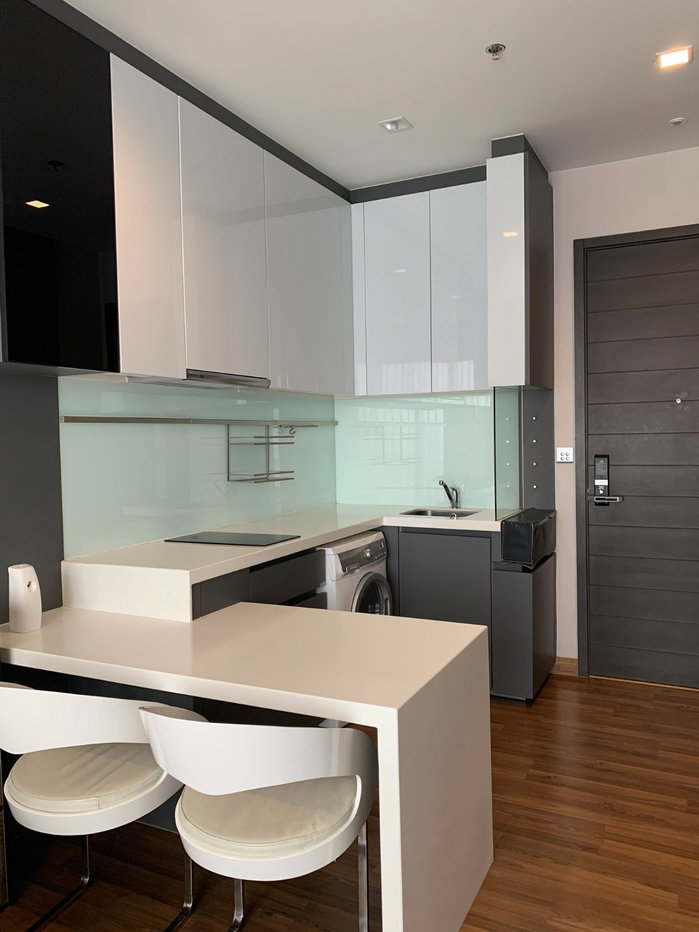 รูป Available for rent! Ivy Ampio. A Spacious 1 Bedroom with 45sqm. High floor with best Ratchada View. 0 Meter to the Station. Ready to move in. - รูปที่ 6/8