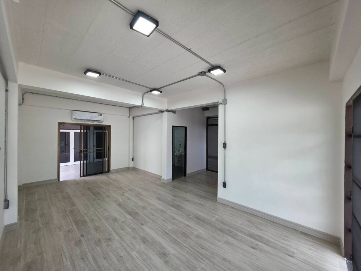 picture For Rent Home Office 3separate buildings Near BTS Bearing Only800m. - 10/36