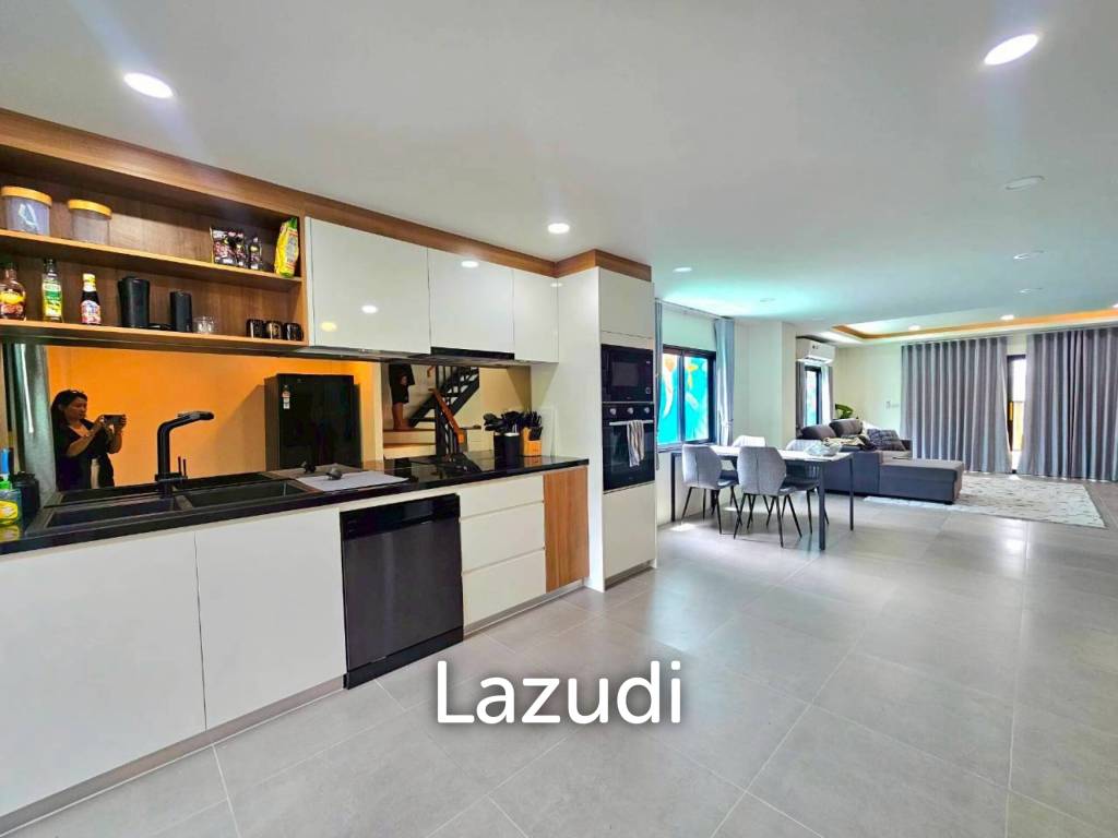 รูป RENOVATED 3 STOREY TOWNHOUSE NEAR TAKIAB BEACH - รูปที่ 7/44