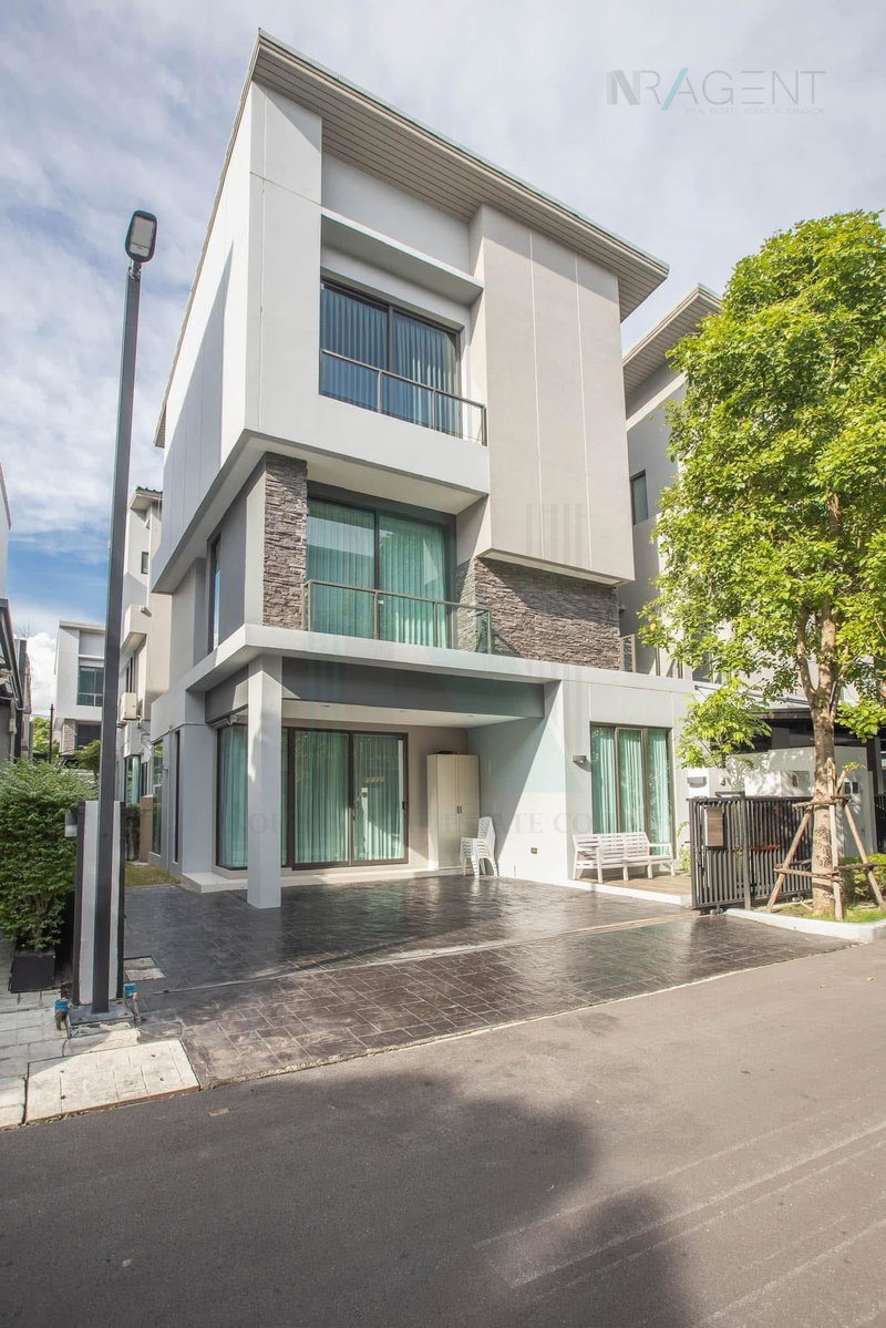 บ้านเดี่ยวให้เช่า : 📌 ให้เช่าบ้านเดี่ยว 3 ชั้น บ้านกลางเมือง คลาสเซ่ เอกมัย - รามอินทรา 4 ห้องนอน 4 ห้องน้ำ