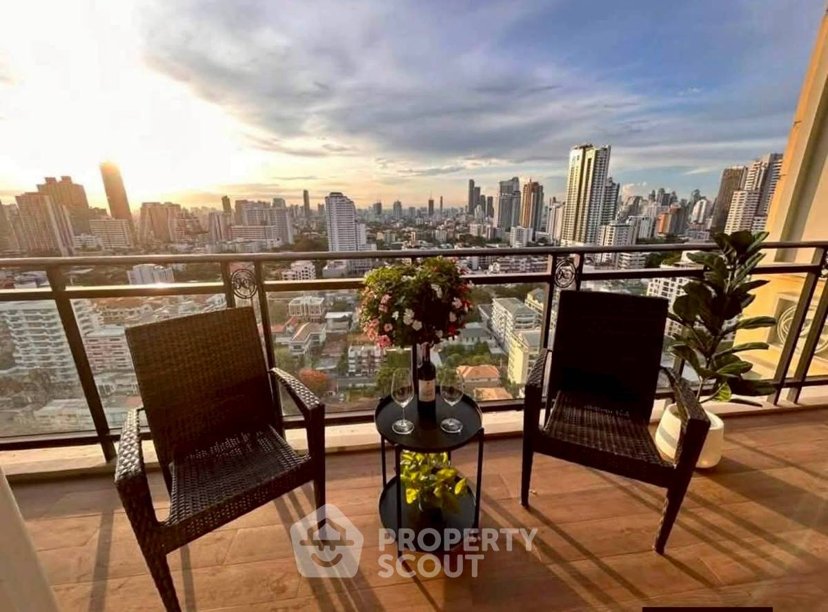 picture High-Floor 2-BR 112 Sqm Royce Private Residences Near MRT Sukhumvit (ID 3090925) - 6/9