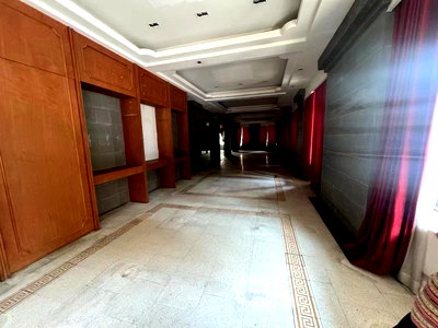 Shophouses for rent Rama 4 Road : Shop house for rent in Yaowarat, ground floor only, main road frontage.