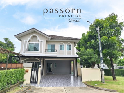 For sale: Corner plot detached house next to a garden, like a private lane. No repairs needed. 3 bedrooms, 3 bathrooms, 89.6 square wa