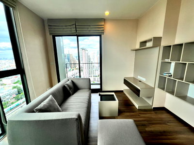 ขายคอนโด : คอนโด Teal Sathorn Taksin 2 ห้องนอน ห้องมุม ห้องรับแขกใหญ่ ติด BTS ราคาต่อรองได้