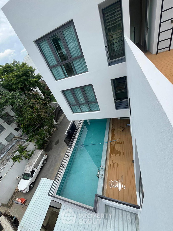 รูป บ้าน 4 ห้องนอน รองรับสัตว์เลี้ยง 460 ตร.ม. ใกล้ BTS พรอมพงษ์ (ID 1402794) - รูปที่ 6/13
