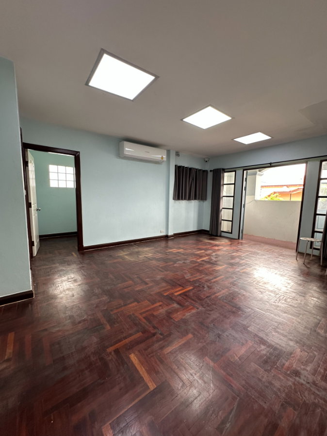รูป 🏡✨ ให้เช่าบ้านเดี่ยว/โฮมออฟฟิศ 2 ชั้น พร้อมลานจอดรถขนาดใหญ่ 📍 ทำเลศักยภาพ ซอยลาดพร้าว 87 ใกล้เลียบด่วนรามอินทรา - รูปที่ 5/17
