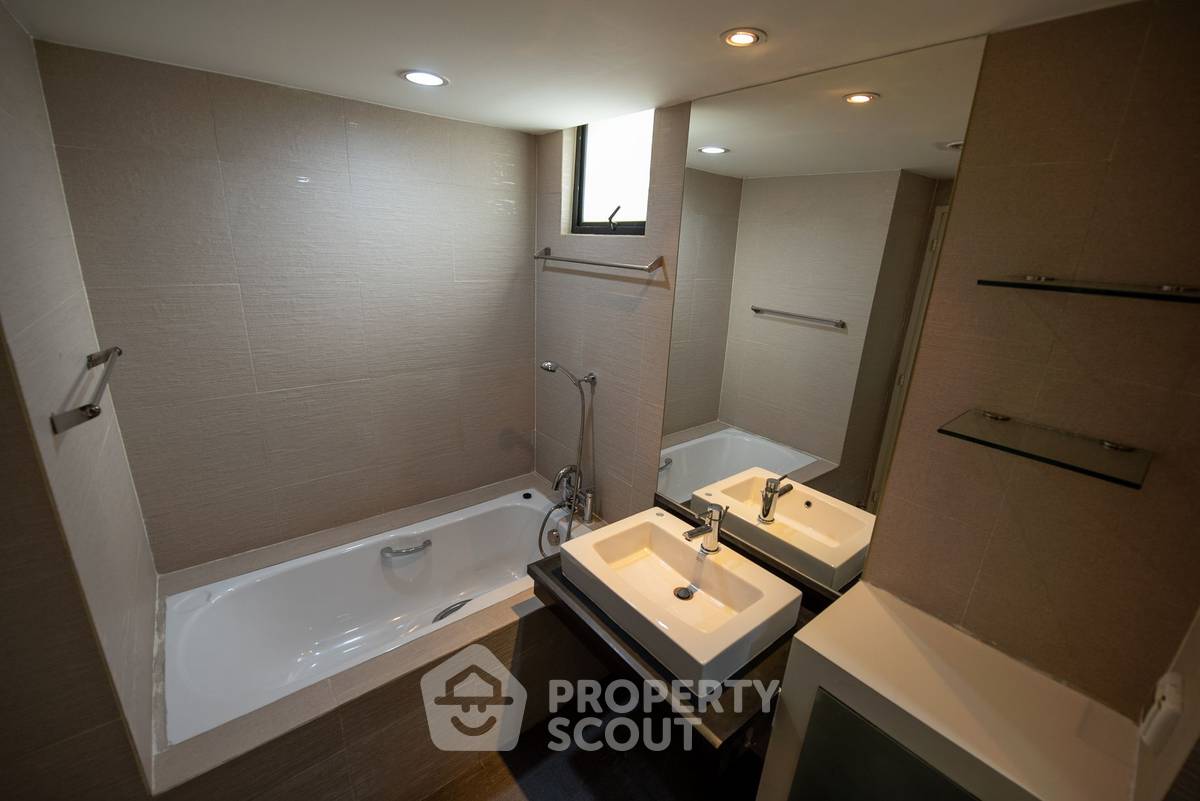 picture 3-BR 265 Sqm On 19th Floor, President Park Condominium, MRT Queen Sirikit (ID 1165113) - 29/30