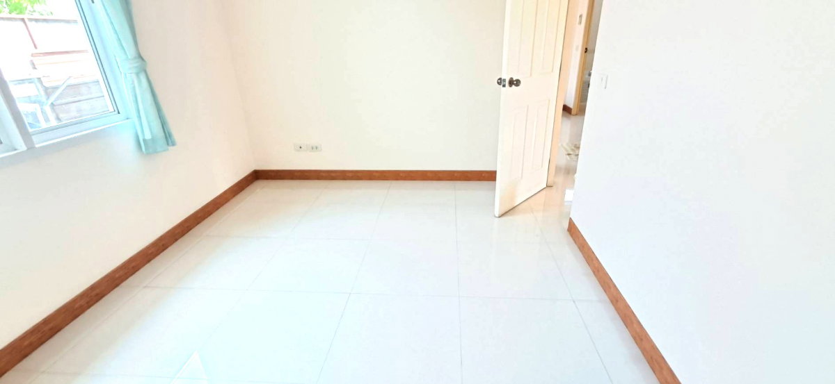 รูป อยากมีบ้านใกล้ทะเลใช่ไหม!!! (ขับรถเพียง 5 นาที)!! ขายบ้านเดี่ยวหมู่บ้านนาวีเฮาส์22(Navy house 22)  ตำบลบางเสร่ อำเภอสัตหีบ จังหวัดชลบุรี - รูปที่ 4/9