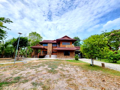 ที่ดิน เมืองสมุทรสงคราม สมุทรสงคราม : ขายที่ดินพร้อมบ้านไม้สัก สไตล์รีสอร์ท เนื้อที่ 6:2:88ไร่