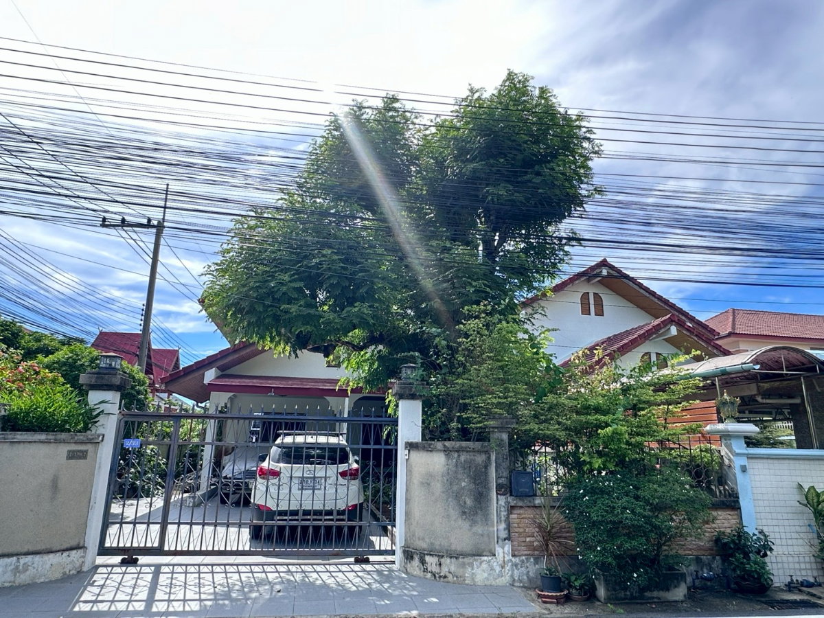 picture Single house for rent in Samet Thong Thani Village. - 3/13