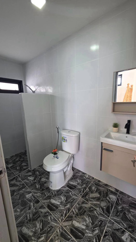 รูป บ้านเดี่ยว หลังใหญ่ กว้างขวาง แต่งใหม่ หมู่บ้านพนาสนธิ์การ์เด้นโฮม2 ถ.เลียบวารี79 หนองจอก เฟอร์นิเจอร์สวยพร้อมอยู่ - รูปที่ 13/18