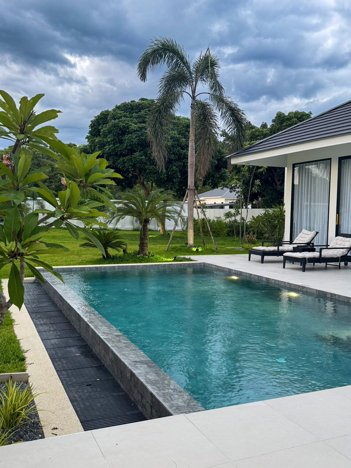 picture Luxury Single-Storey Pool Villa for Sale - 2/22