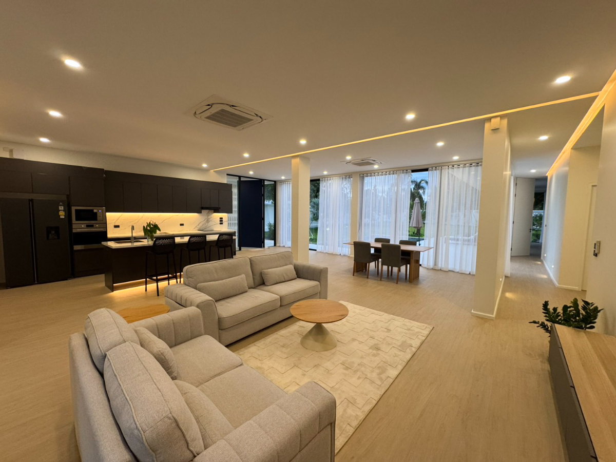 picture Luxury Single-Storey Pool Villa for Sale - 4/22