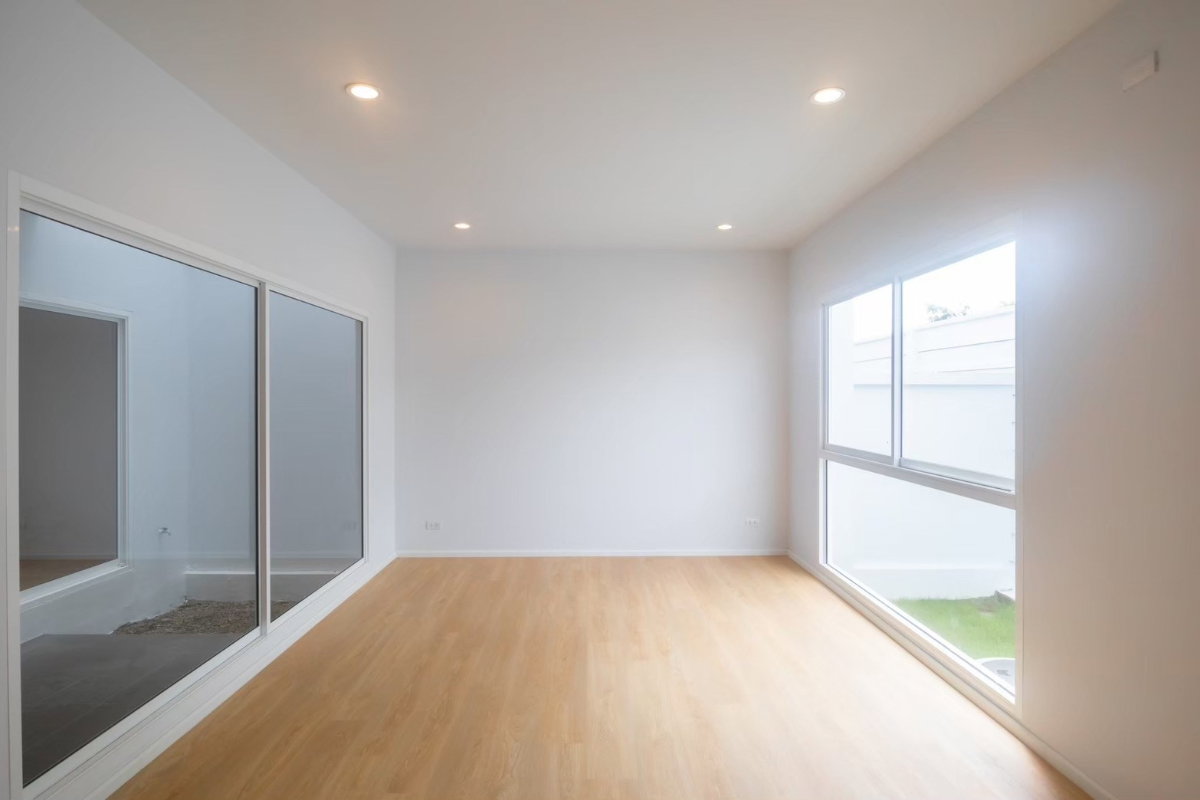picture Modern 2-Storey Townhome for Sale - 5/20