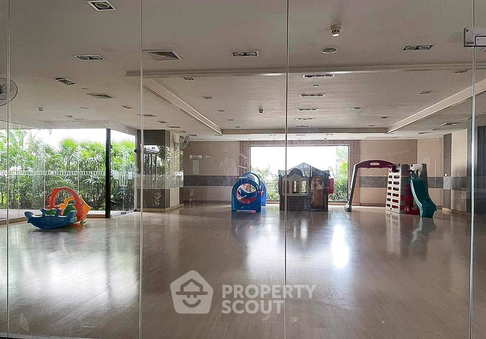 รูป คอนโด 2 ห้องนอน 78 ตร.ม. ชั้น 17 ที่สาธร การ์เดนส์ ใกล้ MRT สีลม (ID 1837542) - รูปที่ 2/12