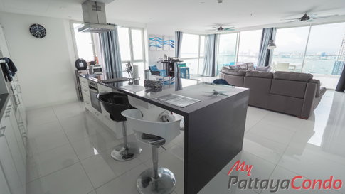 🛏️ 3 Bed - 🛁 4 Bath - 🏙️ Sea View - 🌏 FOREIGN name - 🏢 Sky Residences Pattaya - Ref: AMR97