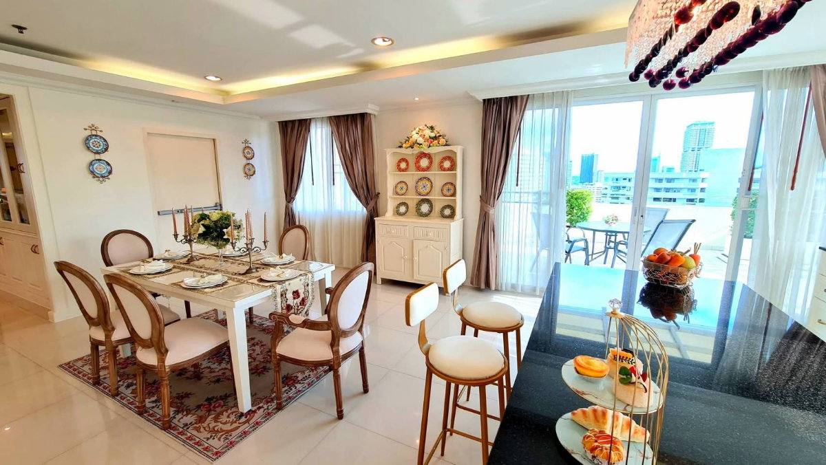 รูป Penthouse duplex for rent, 22nd-23rd floor, Piyathip Place, Sukhumvit 39.  - รูปที่ 6/15
