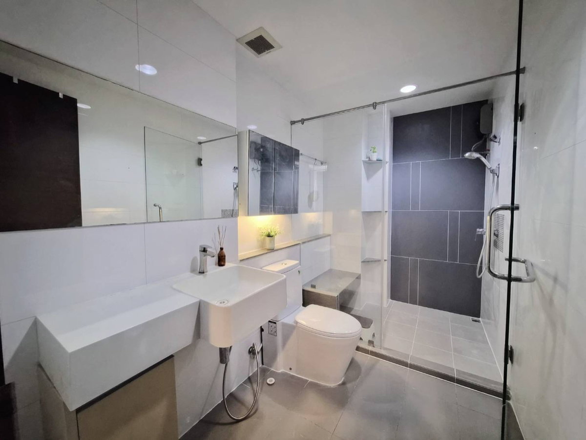 picture Condo for Sale✨“𝐑𝐡𝐲𝐭𝐡𝐦 𝐑𝐚𝐭𝐜𝐡𝐚𝐝𝐚“ ✨𝐒𝐩𝐞𝐜𝐢𝐚𝐥 𝐏𝐫𝐢𝐜𝐞 𝟒.𝟔𝟓 𝐌𝐁.❗️Size 46 Sq.m. 21st Floor - 20/26