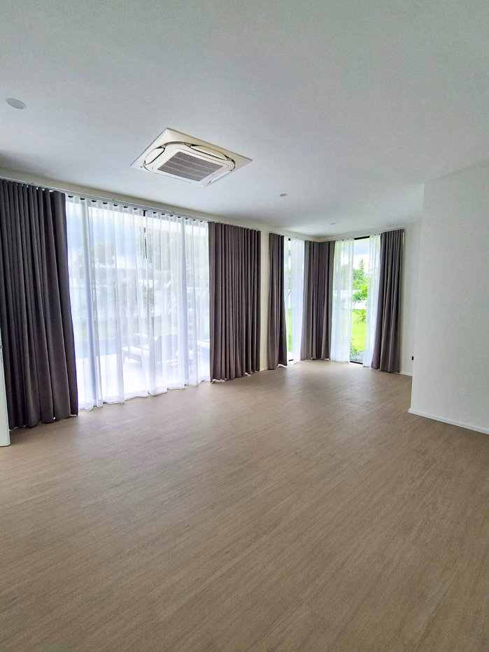picture Luxury Single-Storey Pool Villa for Sale - 14/22