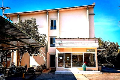 Apartment building for sale Pinthong Industrial Estate : Three-story apartment building for sale near Laem Chabang Industrial Estate, Sriracha, Chonburi.