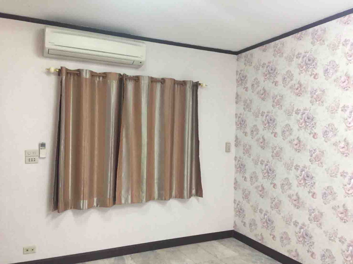 รูป ขายทาวน์โฮม 3 ชั้น ติดถนนรัตนาธิเบศร์ ราคาถูก - รูปที่ 2/6