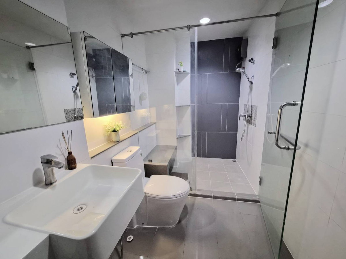 picture Condo for Sale✨“𝐑𝐡𝐲𝐭𝐡𝐦 𝐑𝐚𝐭𝐜𝐡𝐚𝐝𝐚“ ✨𝐒𝐩𝐞𝐜𝐢𝐚𝐥 𝐏𝐫𝐢𝐜𝐞 𝟒.𝟔𝟓 𝐌𝐁.❗️Size 46 Sq.m. 21st Floor - 22/26