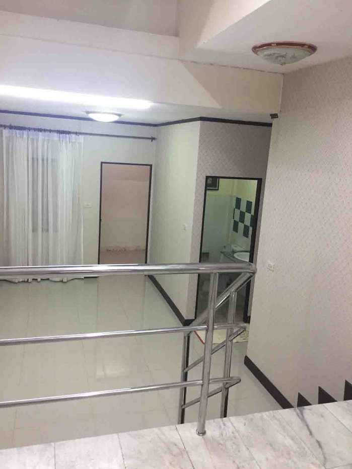 รูป ขายทาวน์โฮม 3 ชั้น ติดถนนรัตนาธิเบศร์ ราคาถูก - รูปที่ 4/6
