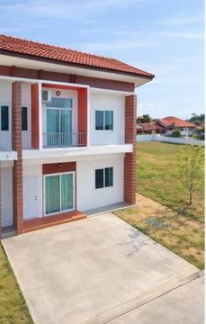 บ้านฉาง ระยอง ใกล้รพ.สต.พลา 500 ม. ทาวน์โฮม 2 ชั้น ห้องมุม 2 นอน 2 น้ำ ขนาด 25 ตร.ว. 200 ตร.ม.เฟอร์ฯ และเครื่องใช้ไฟฟ้าคร