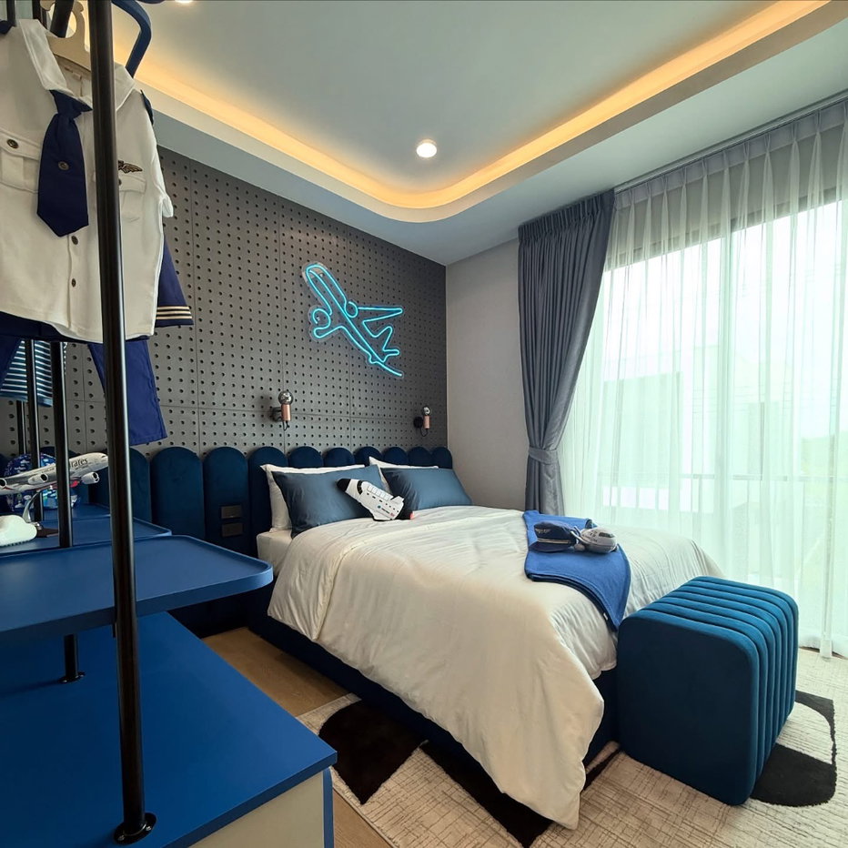 picture Luxury Pool Villa for Sale Modern luxury pool villa with a private swimming pool - 7/8