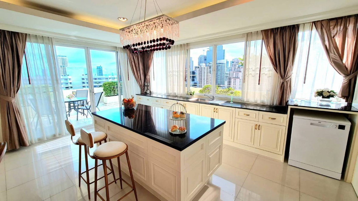 รูป Penthouse duplex for rent, 22nd-23rd floor, Piyathip Place, Sukhumvit 39.  - รูปที่ 10/15