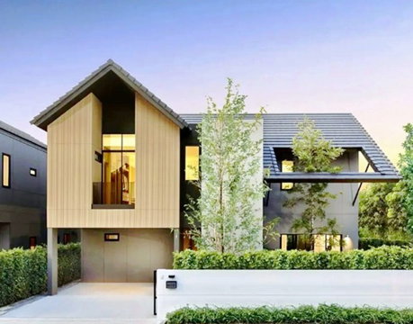 Watcharaphon Post Office 400 m. 2-storey detached house, 3 bedrooms, 3 bathrooms, fully decorated with built-ins. Suitable for living, convenient