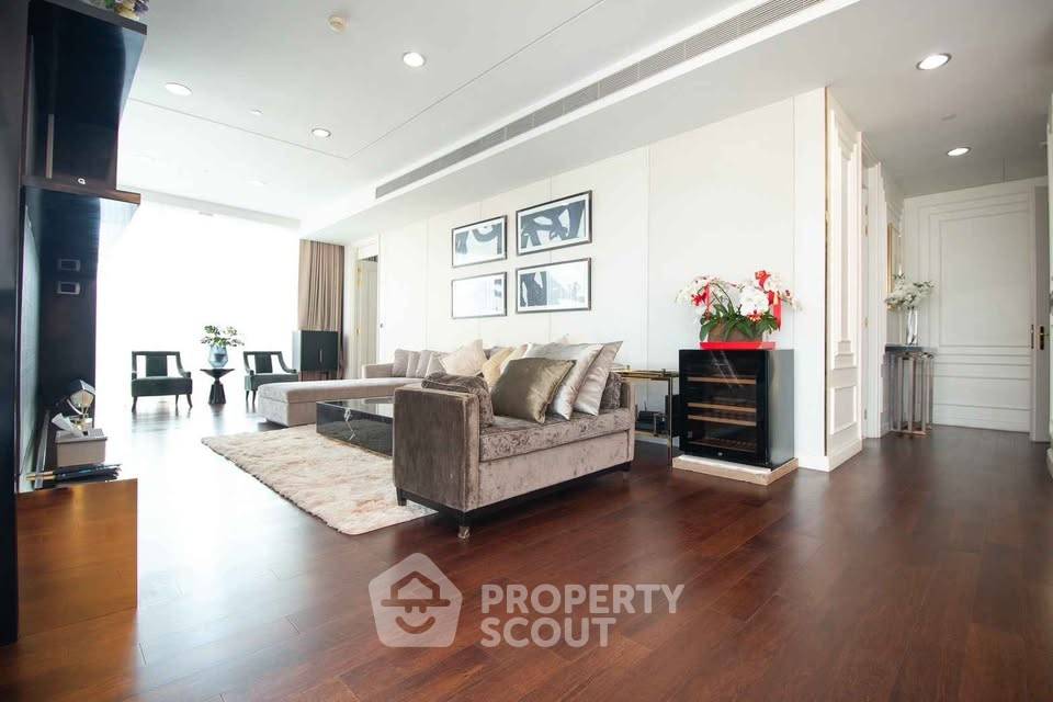 picture Pet-Friendly 3-BR 197 Sqm Condo Near BTS Phrom Phong, Marque Sukhumvit (ID 3096223) - 2/11