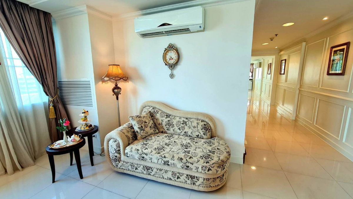 รูป Penthouse duplex for rent, 22nd-23rd floor, Piyathip Place, Sukhumvit 39.  - รูปที่ 8/15