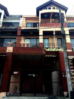 Townhouses for sale The Square Bang Yai : Affordable 3-Storey Townhome for Sale on Rattanathibet Road 