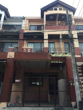 Affordable 3-Storey Townhome for Sale on Rattanathibet Road