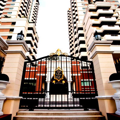 เช่ากิจการ ม.กรุงเทพ กล้วยน้ำไท : Penthouse duplex for rent, 22nd-23rd floor, Piyathip Place, Sukhumvit 39. 