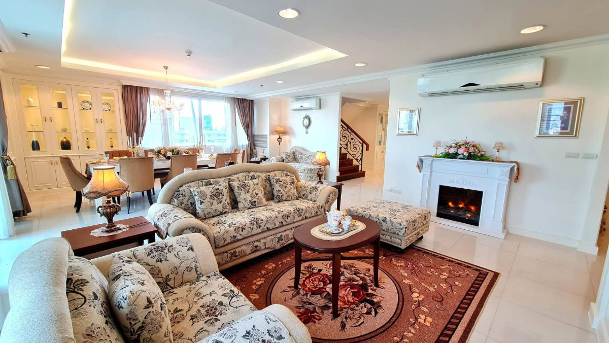 รูป Penthouse duplex for rent, 22nd-23rd floor, Piyathip Place, Sukhumvit 39.  - รูปที่ 2/15