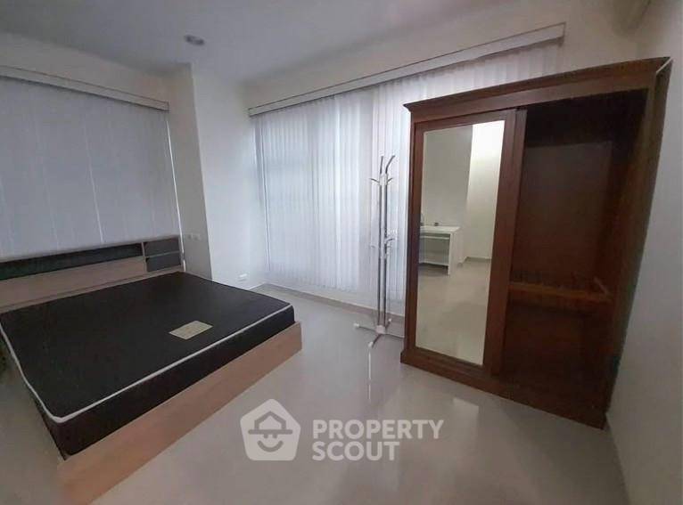 picture 1-BR 48 Sqm Condo, Baan Klang Krung Siam-Pathumwan, 100m to BTS Ratchathewi (ID 3084416) - 3/10