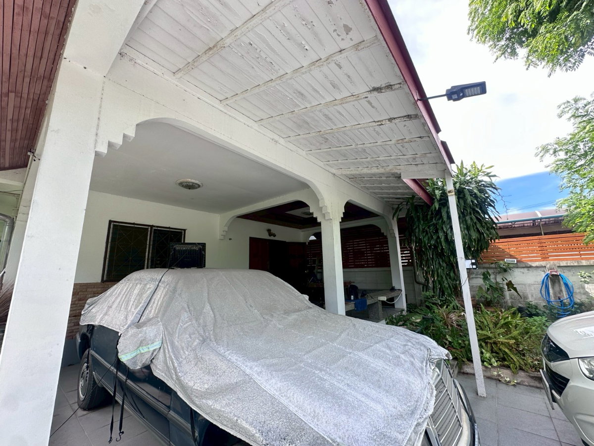 picture Single house for rent in Samet Thong Thani Village. - 4/13