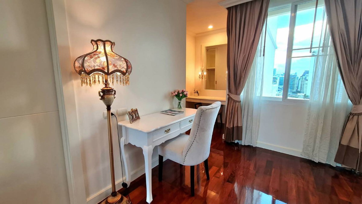 รูป Penthouse duplex for rent, 22nd-23rd floor, Piyathip Place, Sukhumvit 39.  - รูปที่ 9/15