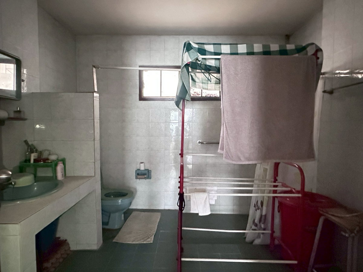 picture Single house for rent in Samet Thong Thani Village. - 8/13