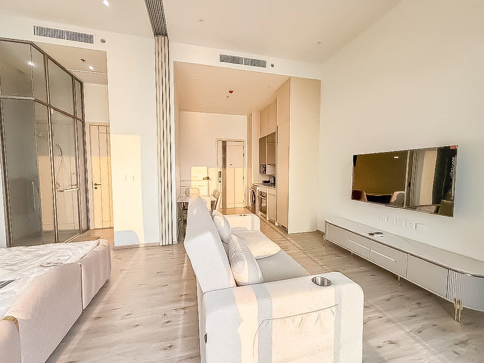 picture AROM WONGAMAT Condo for Rent Studio High Floor Sea View - 1/9