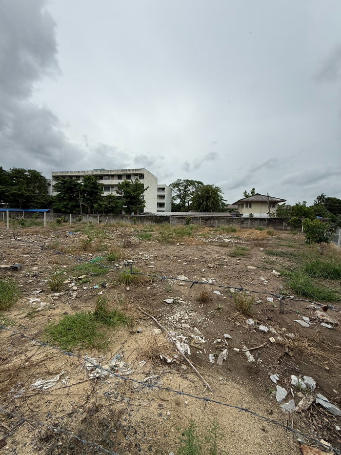 รูป 🏠 ขายที่ดิน : ที่ดิน 3 แปลงติดกัน ซอยนวลจันทร์ 56 รหัสทรัพย์ | 📌LNP-H1092 - รูปที่ 4/9