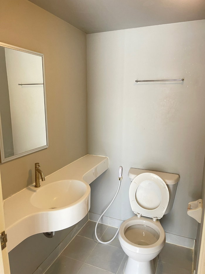 picture Lumpini township condo for rent. - 9/13