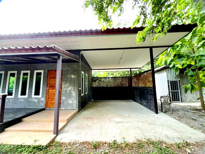 เช่าบ้านเดี่ยว สุพรรณบุรี : บ้านเดี่ยวชั้นเดียว 1 นอน 1 น้ำ ใกล้รร.วัดปากน้ำ 200 ม.วัดปากน้ำ บ้านในสวน บรรยากาศร่มรื่น เงียบสงบ พร้อมเฟอร์ฯ และเครื่องใช้ไฟฟ้า พักอาศัย